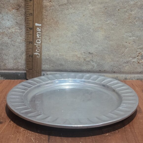 Two Vintage Wilton Armetale Plates Fluted Edges - Picture 10 of 12